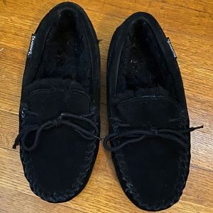 BearPaw Slippers, Solid Black, Size 8M
